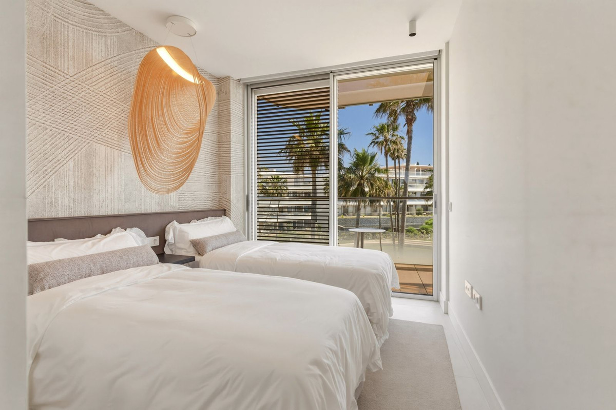 4 Bedroom Apartment in Estepona - Фото 13