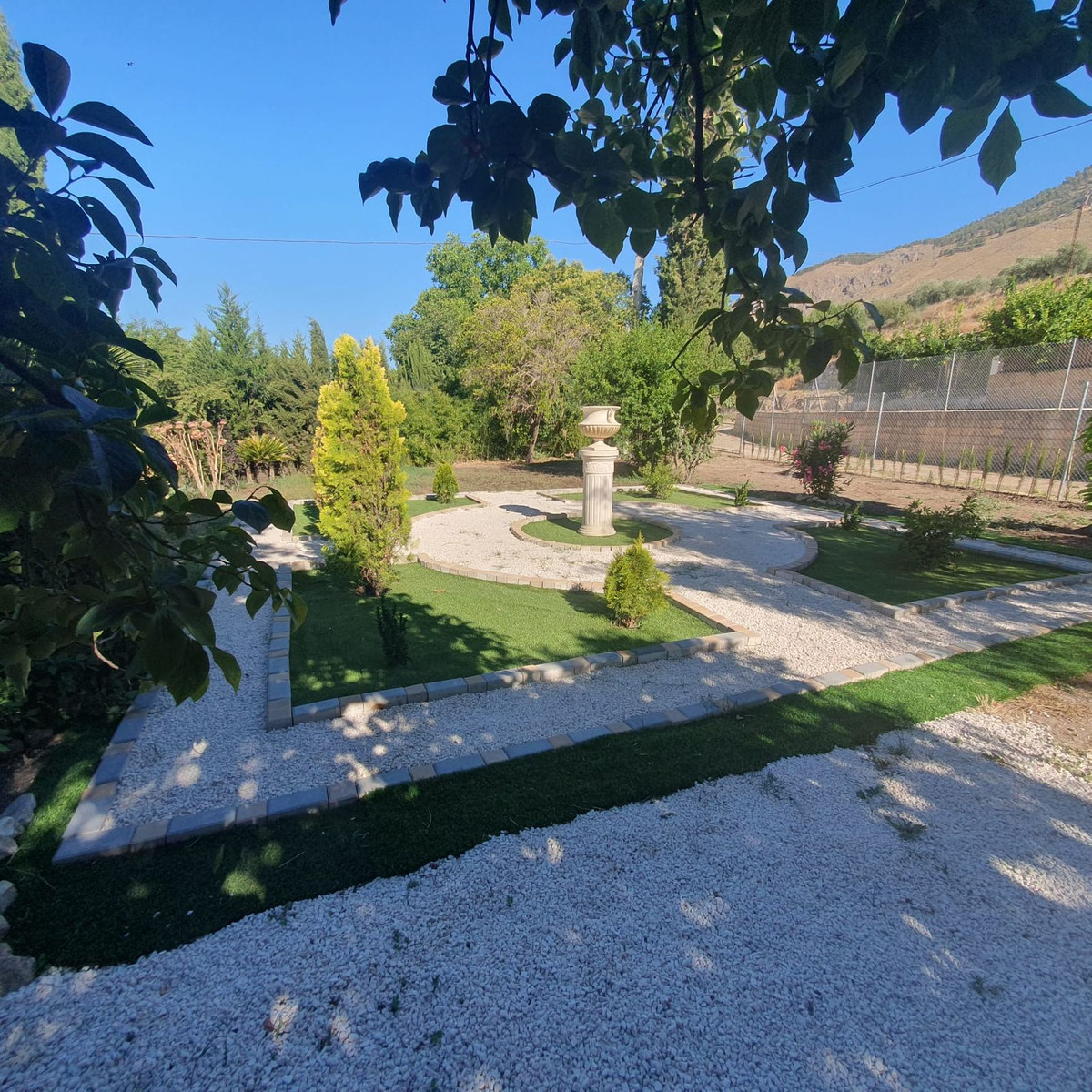 Chalet de 4 dormitorios en Granada – Foto 24