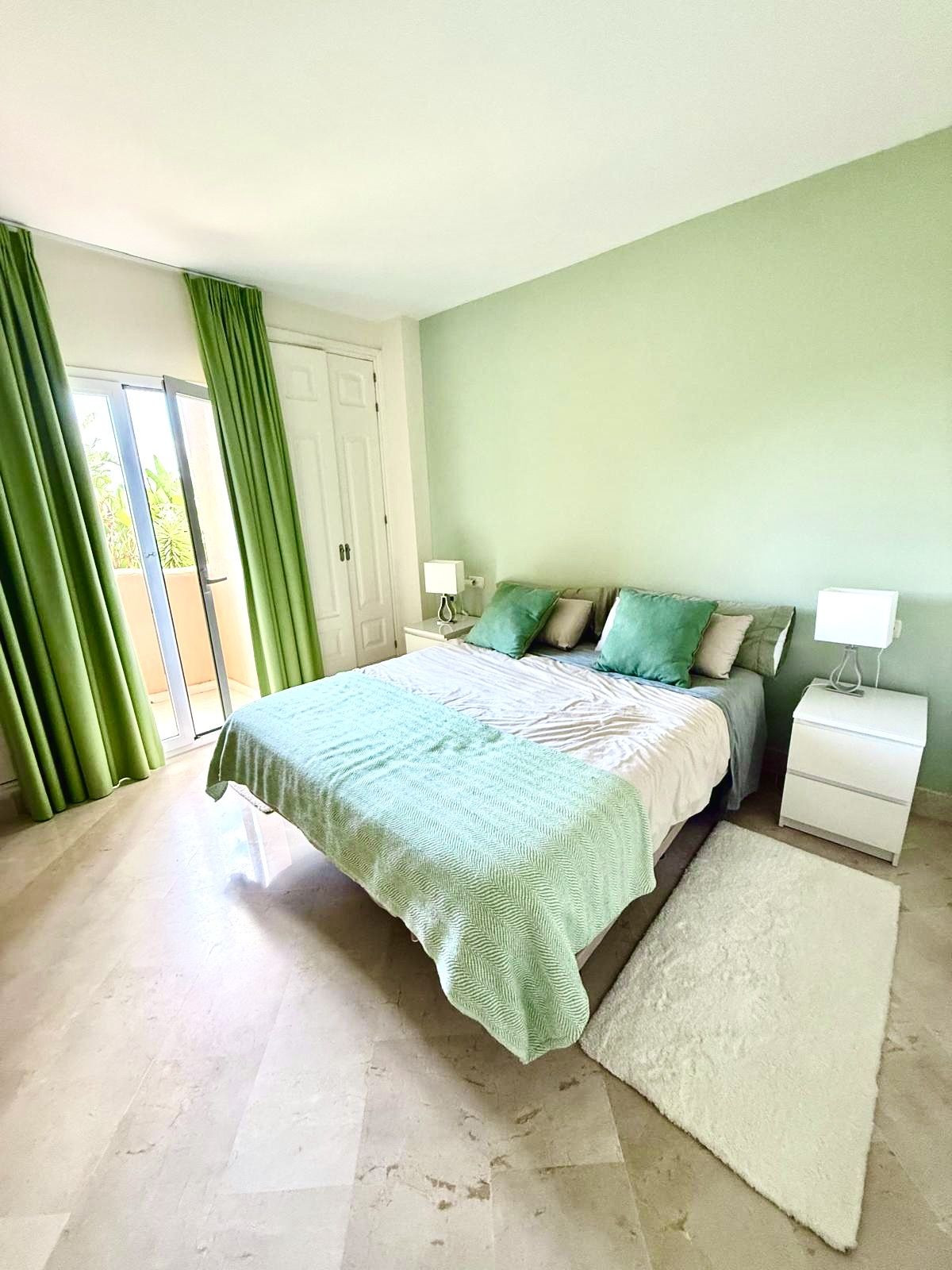 3 Bedroom Apartment in Marbella - Photo 8