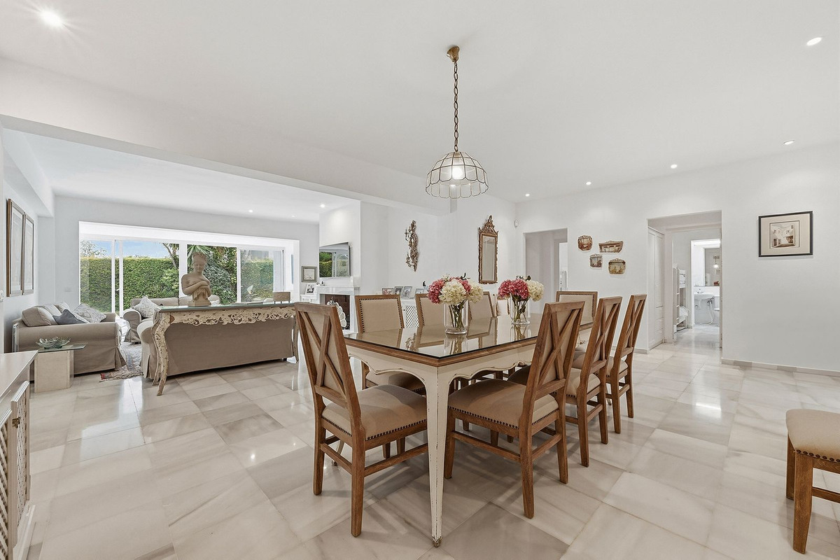 7 Bedroom Villa in Marbella - Photo 7