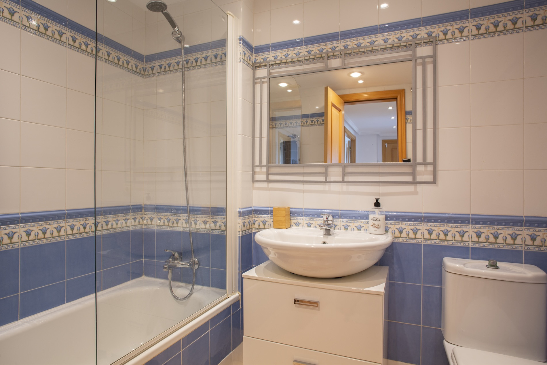 2 Bedroom Apartment in Estepona - Photo 20