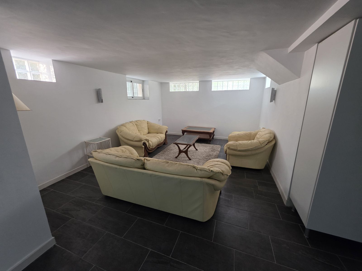 3 Bedroom Villa in San Pedro de Alcántara - Photo 2