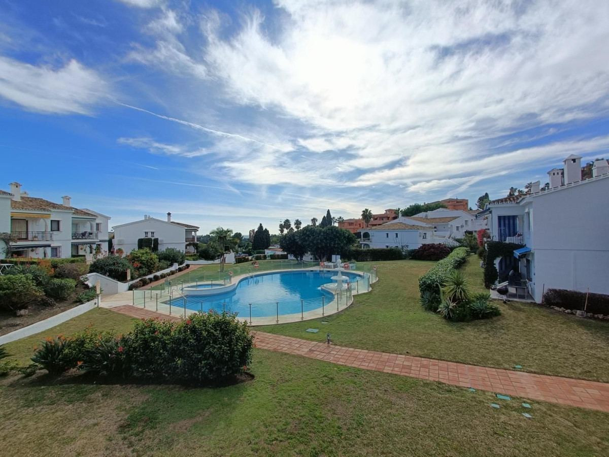 2 Bedroom Apartment in Estepona - Photo 23