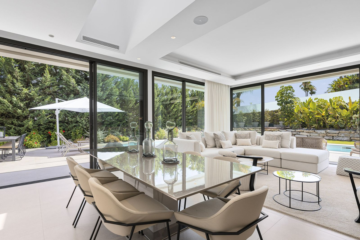 4 Bedroom Villa in Marbella - Photo 3