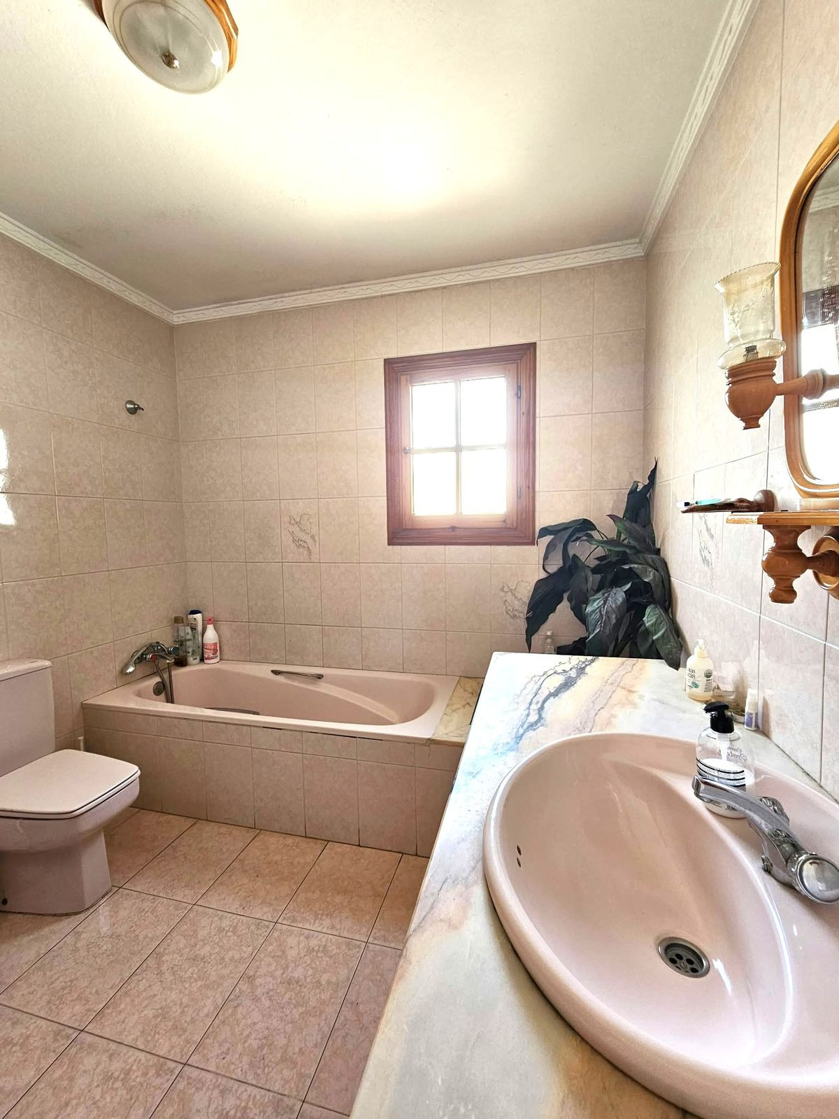 5 Bedroom Villa in Estepona - Photo 8