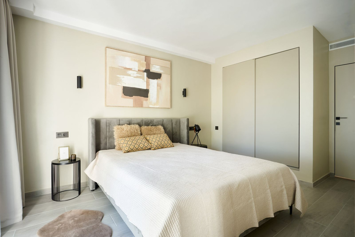 2 Bedroom Apartment in Marbella - Photo 18