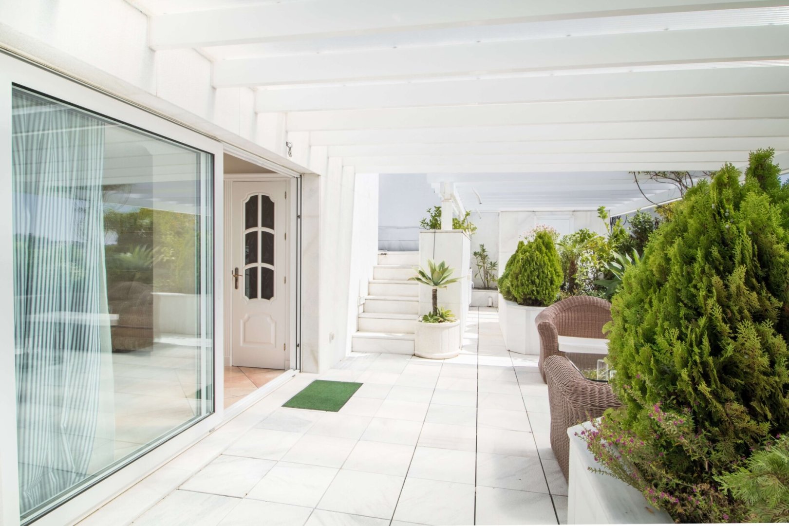 4 Bedroom Apartment in Marbella - Photo 2