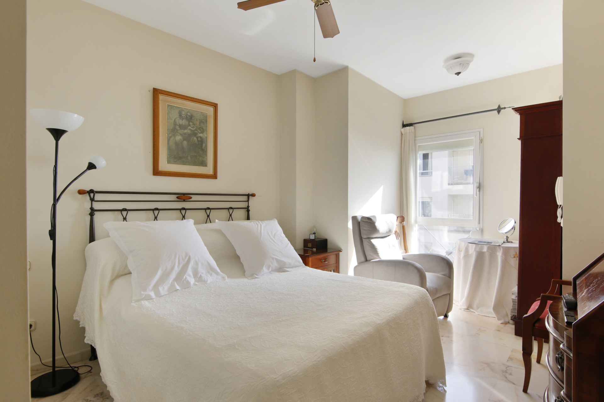 3 Bedroom Apartment in Estepona - Photo 9