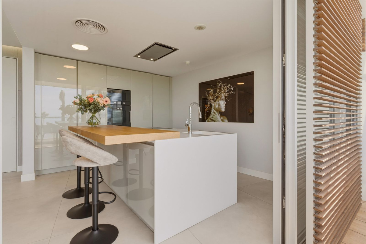 4 Bedroom Apartment in Estepona - Фото 9