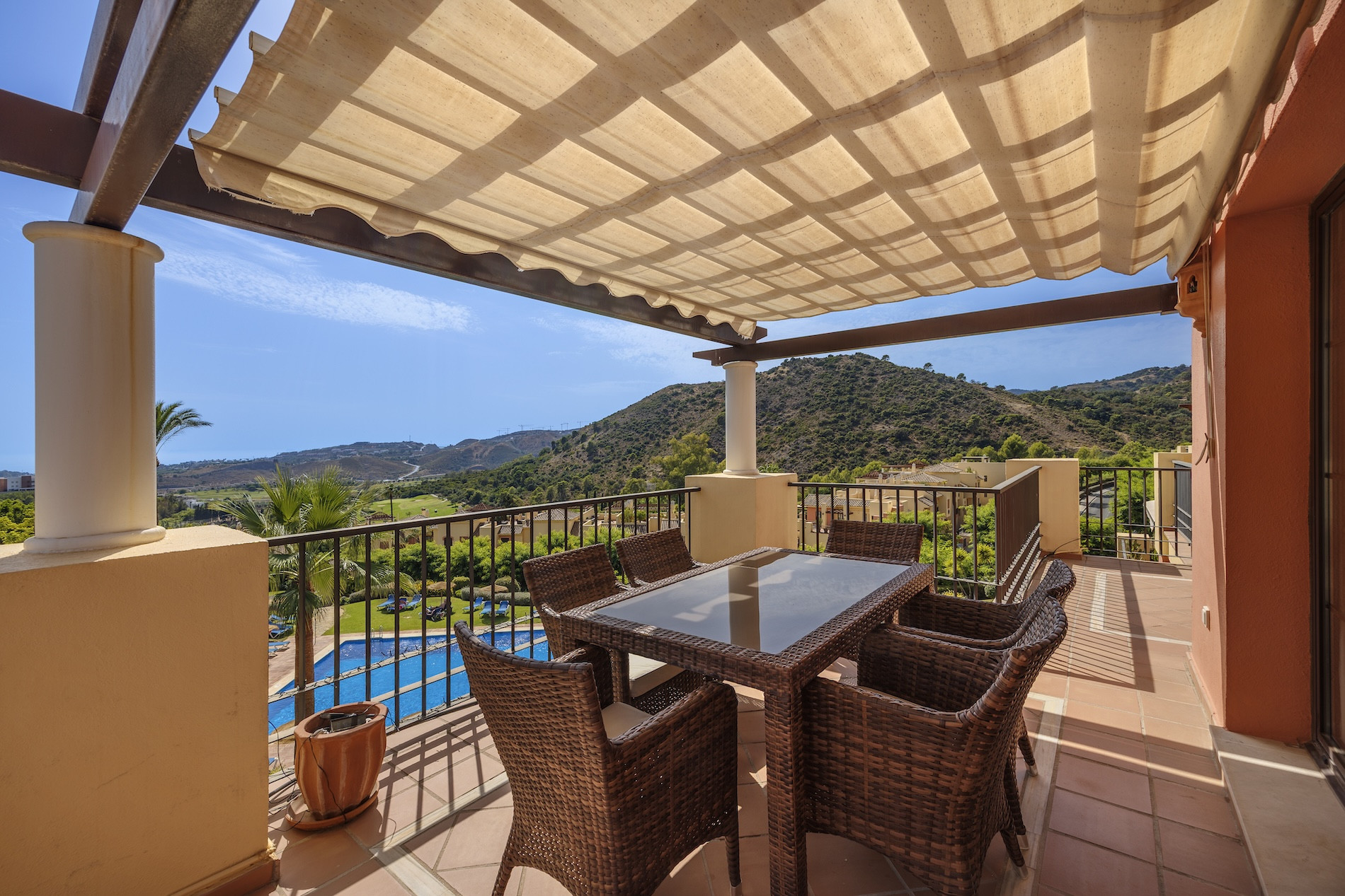 3 Bedroom Penthouse in Benahavís - Photo 6