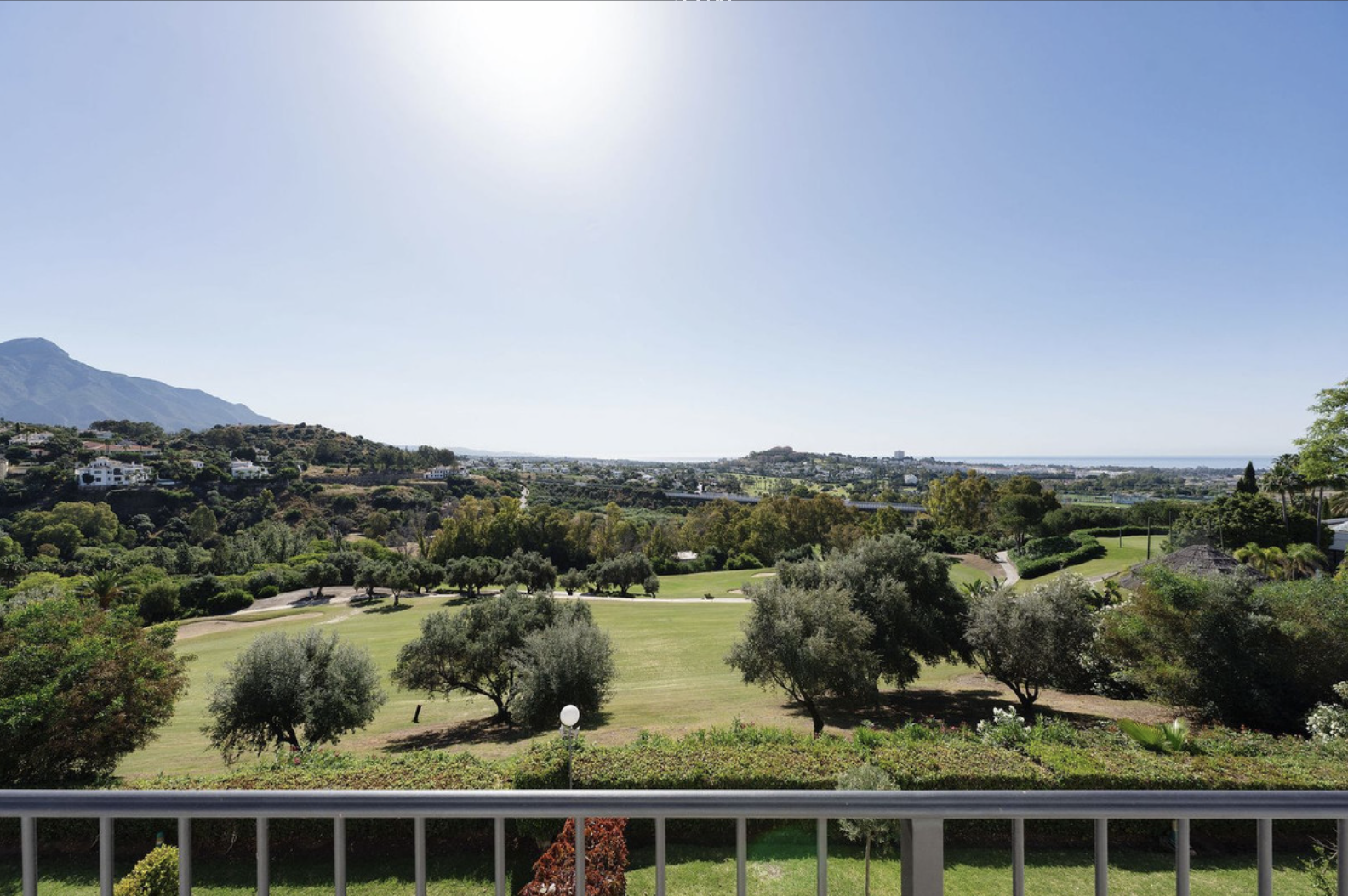 4 Bedroom Townhouse in Benahavís - Photo 36