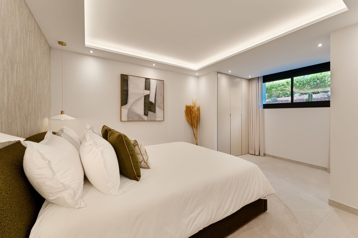 4 Bedroom Villa in Marbella - Photo 17