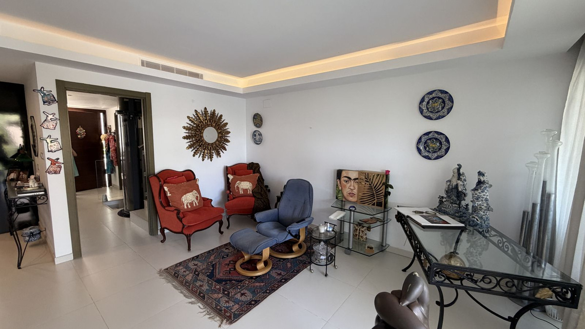 3 Bedroom Townhouse in Marbella - Photo 5