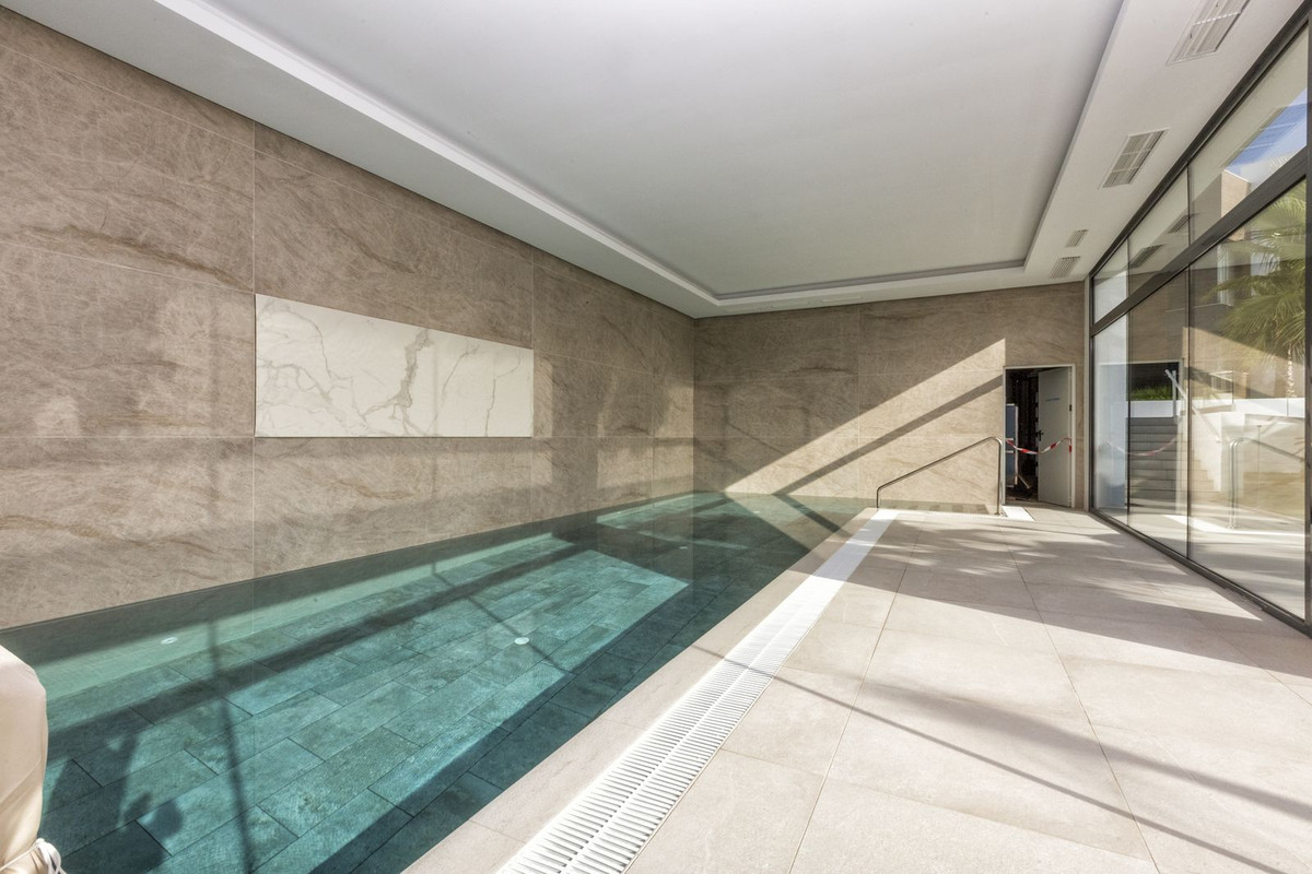 3 Bedroom Apartment in Marbella - Photo 24