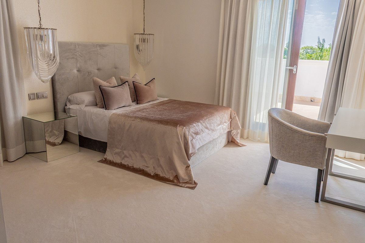 5 Bedroom Villa in San Pedro de Alcántara - Photo 36