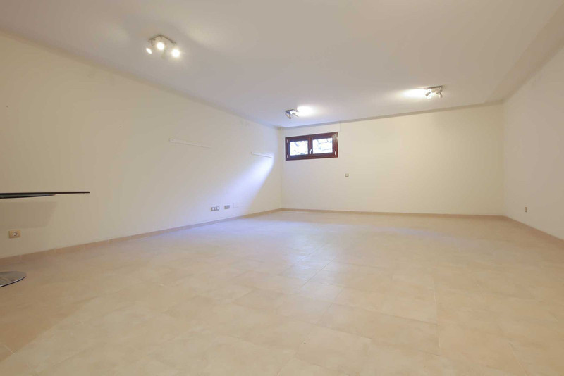 3 Bedroom Townhouse in Benahavís - Photo 13