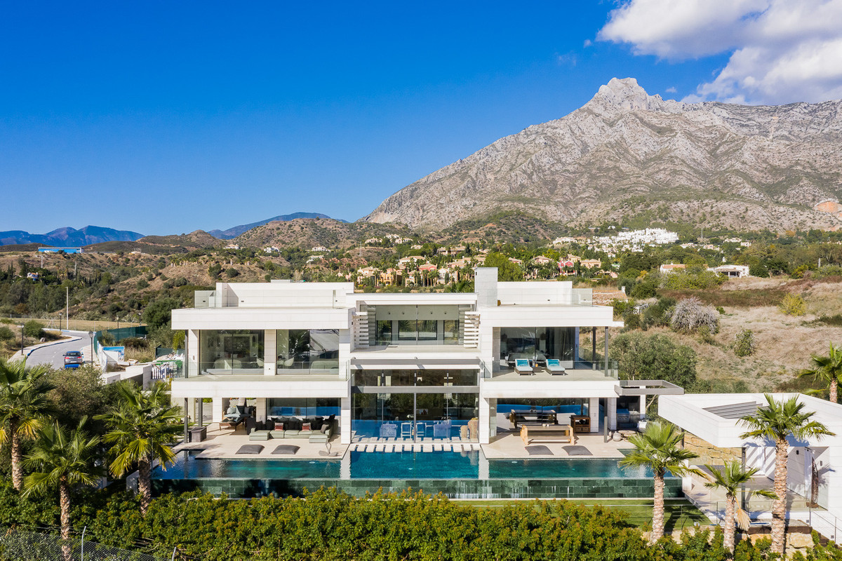 6 Bedroom Villa in Marbella - Photo 5