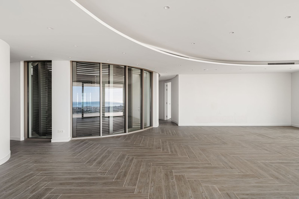 3 Bedroom Apartment in Benahavís - Photo 10