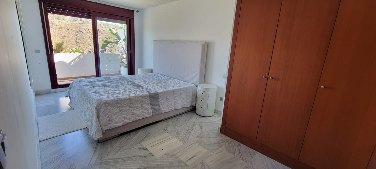 2 Bedroom Penthouse in Benahavís - Photo 43