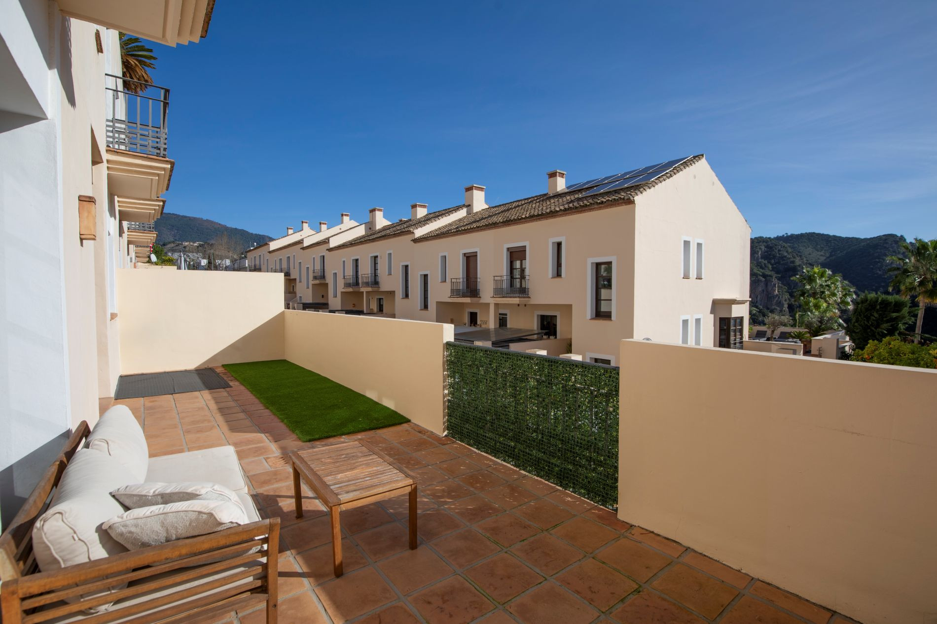 4 Bedroom Townhouse in Benahavís - Photo 24