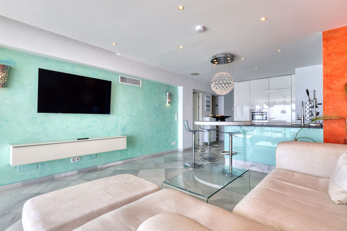2 Bedroom Apartment in Benalmádena - Photo 12