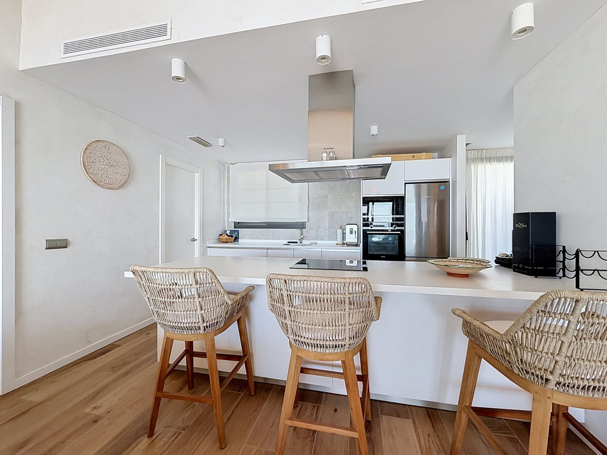 4 Bedroom Penthouse in La Alcaidesa - Photo 10