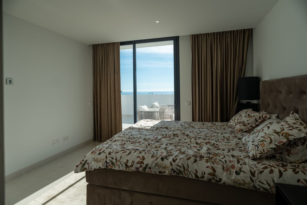 3 Bedroom Penthouse in Fuengirola - Photo 16