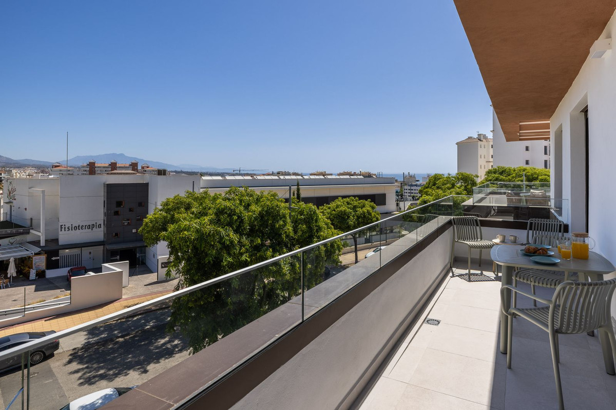 2 Bedroom Apartment in Estepona - Photo 20