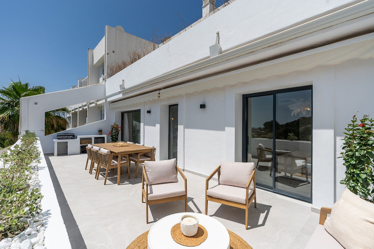 3 Bedroom Apartment in Benahavís - Photo 21