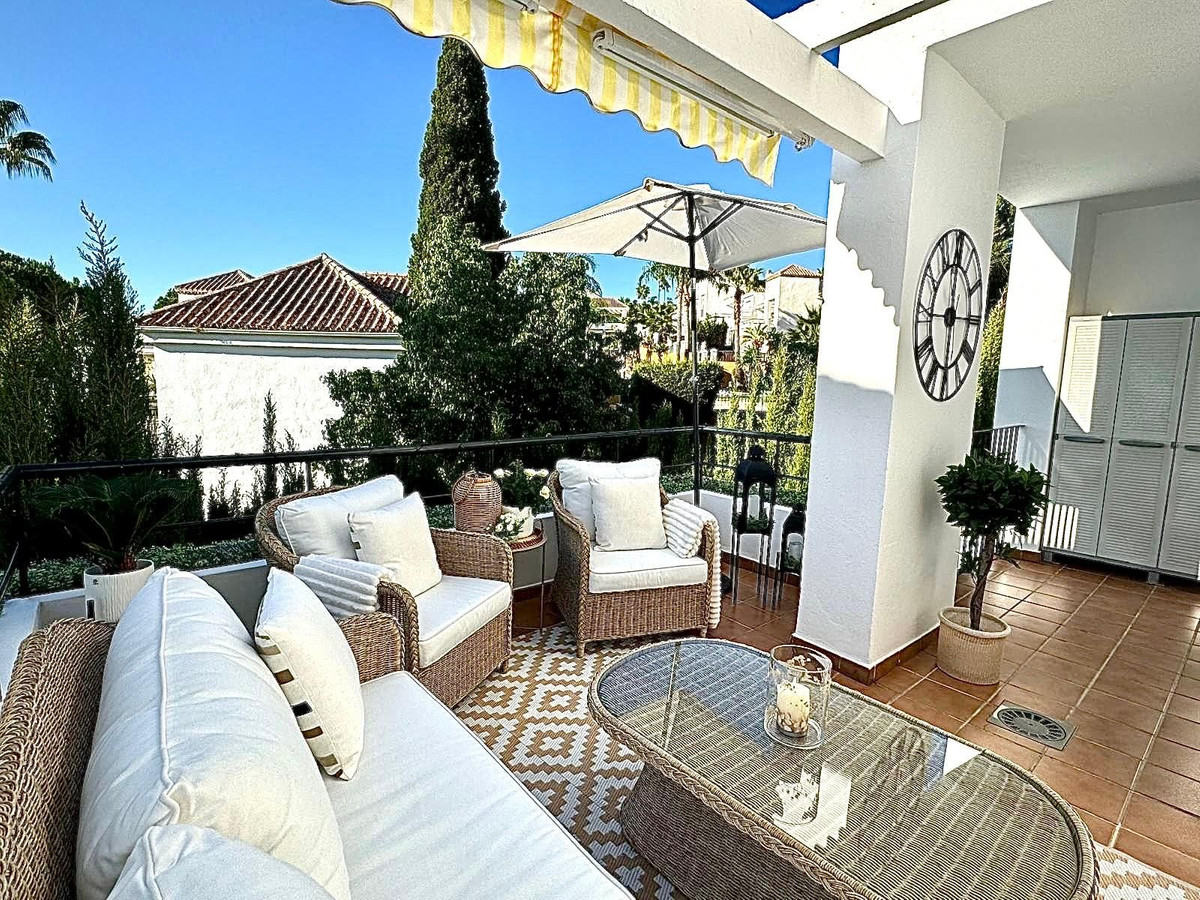 2 Bedroom Apartment in Marbella - Photo 2