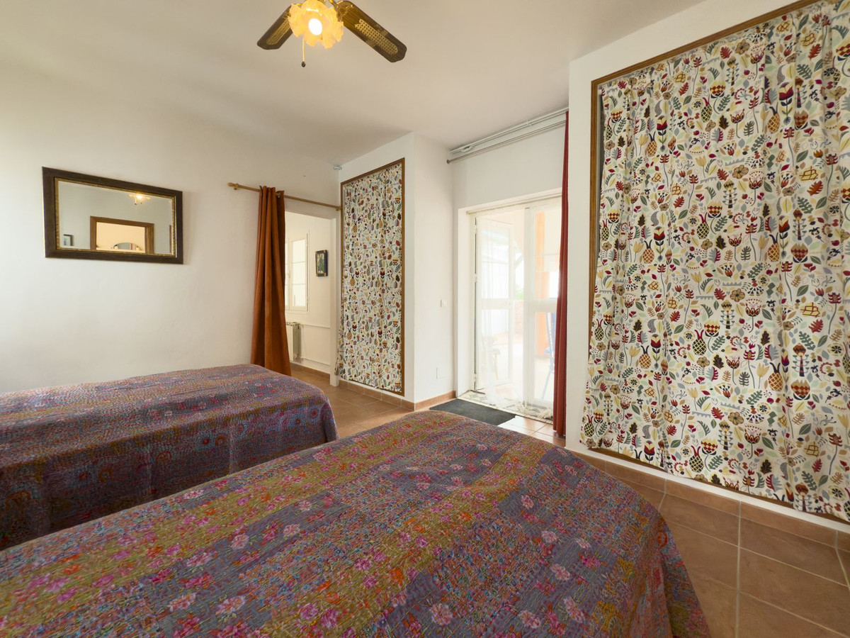 6 Bedroom Townhouse in Tolox - Photo 45