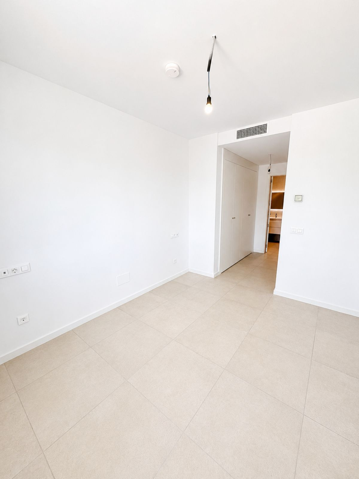 2 Bedroom Apartment in Torremolinos - Photo 21