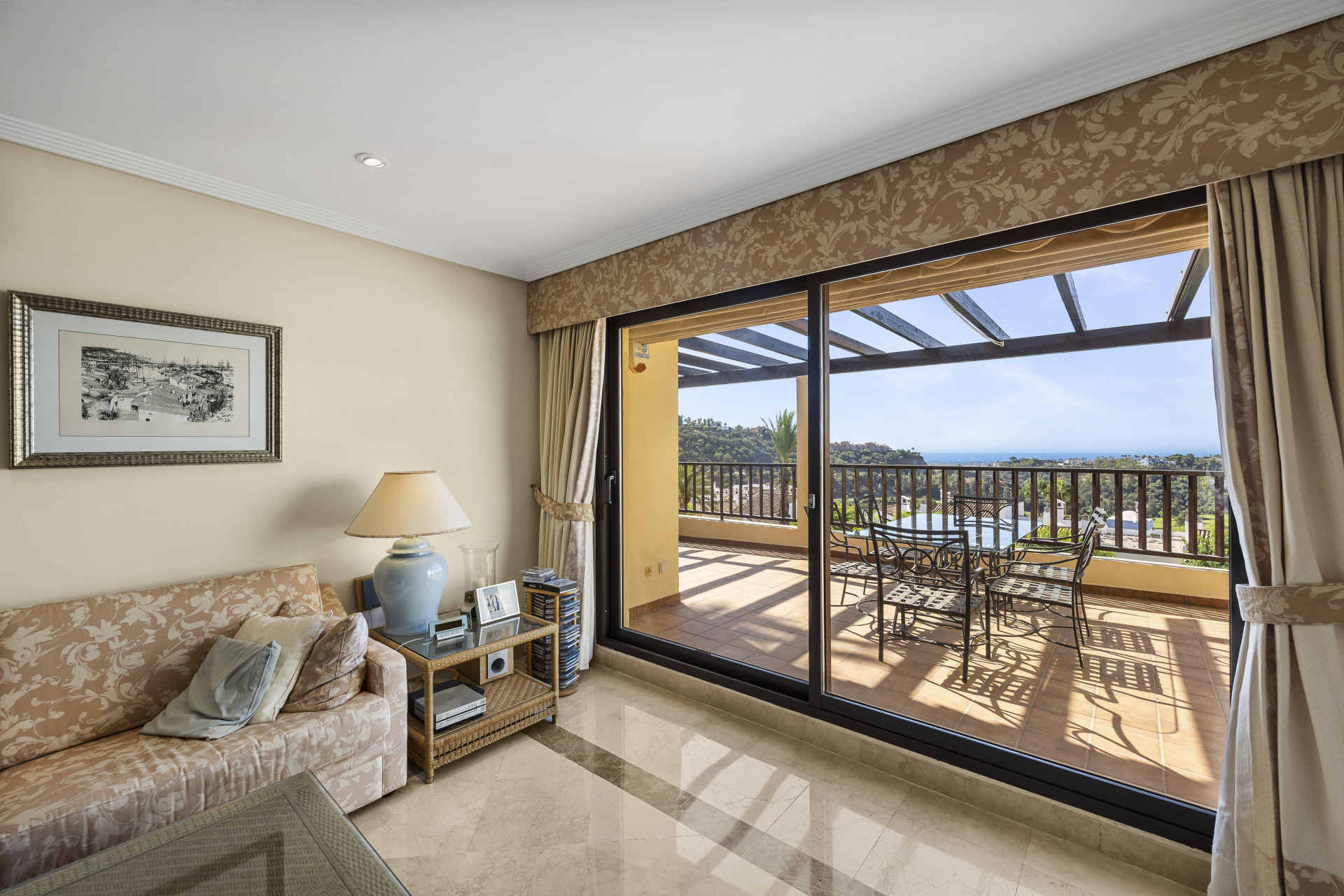 3 Bedroom Penthouse in Benahavís - Photo 5
