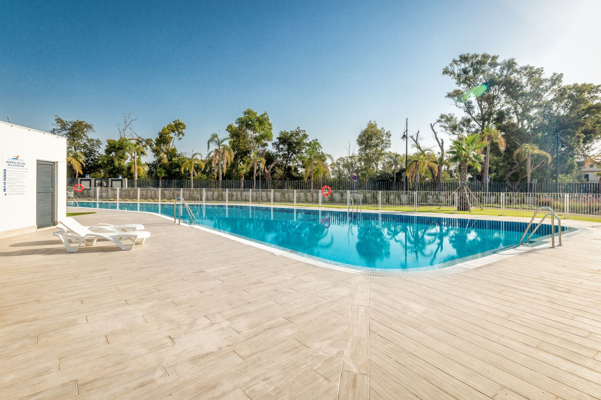 2 Bedroom Penthouse in Torremolinos - Photo 33