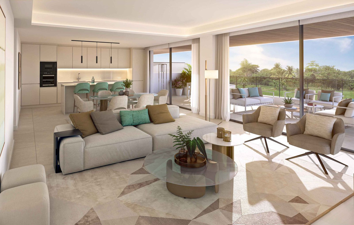 2 Bedroom Apartment in Estepona - Photo 8