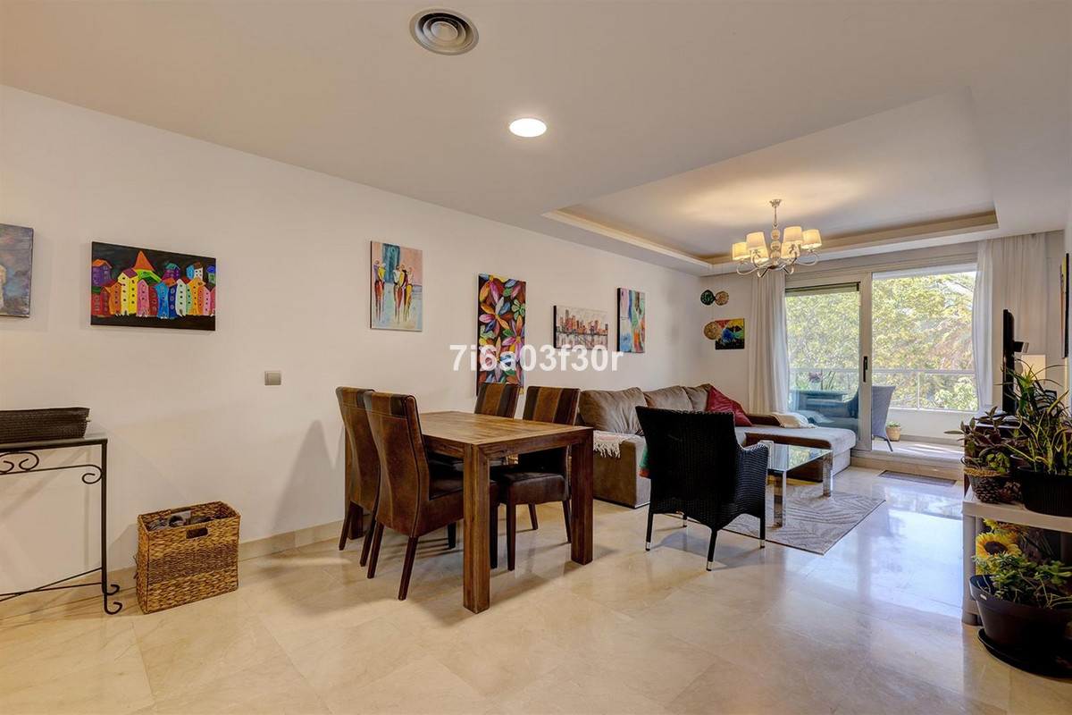 3 Bedroom Apartment in Marbella - Photo 3