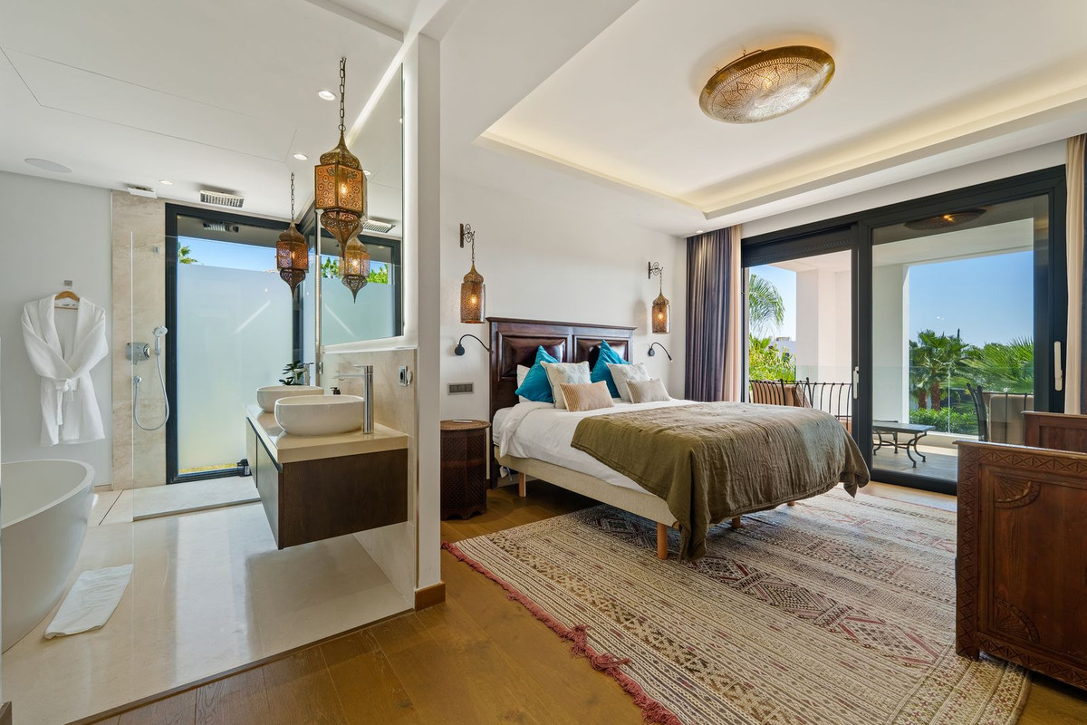 6 Bedroom Villa in Marbella - Photo 6