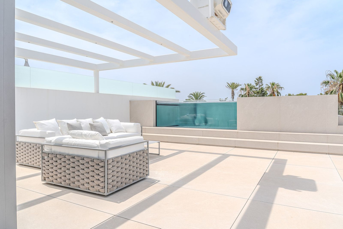 4 Bedroom Villa in Marbella - Photo 54