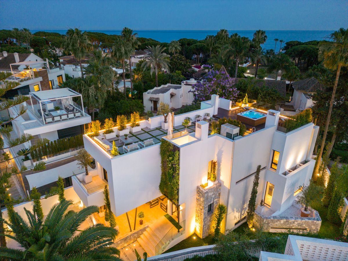 5 Bedroom Villa in Marbella - Photo 2