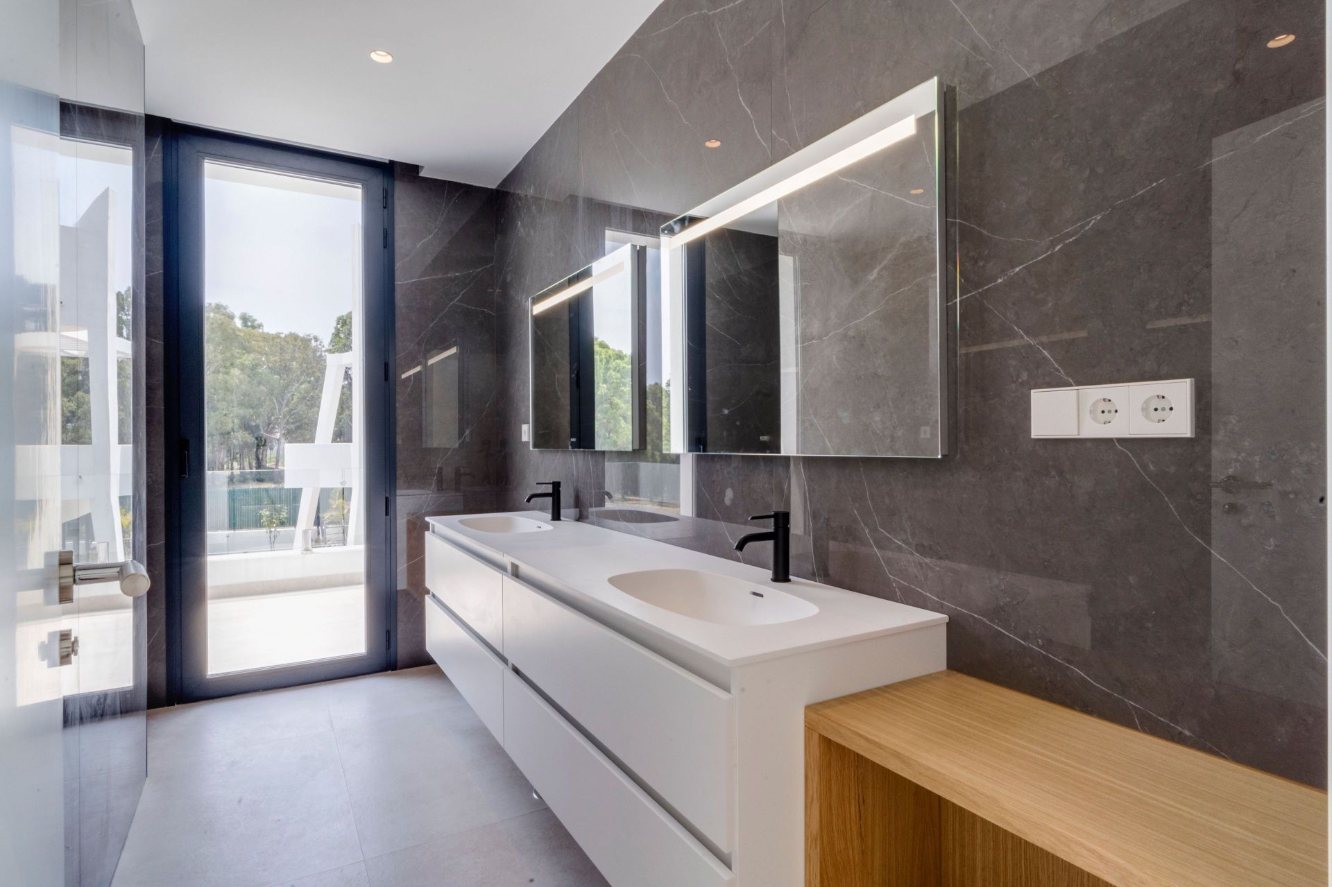 5 Bedroom Villa in Estepona - Photo 36