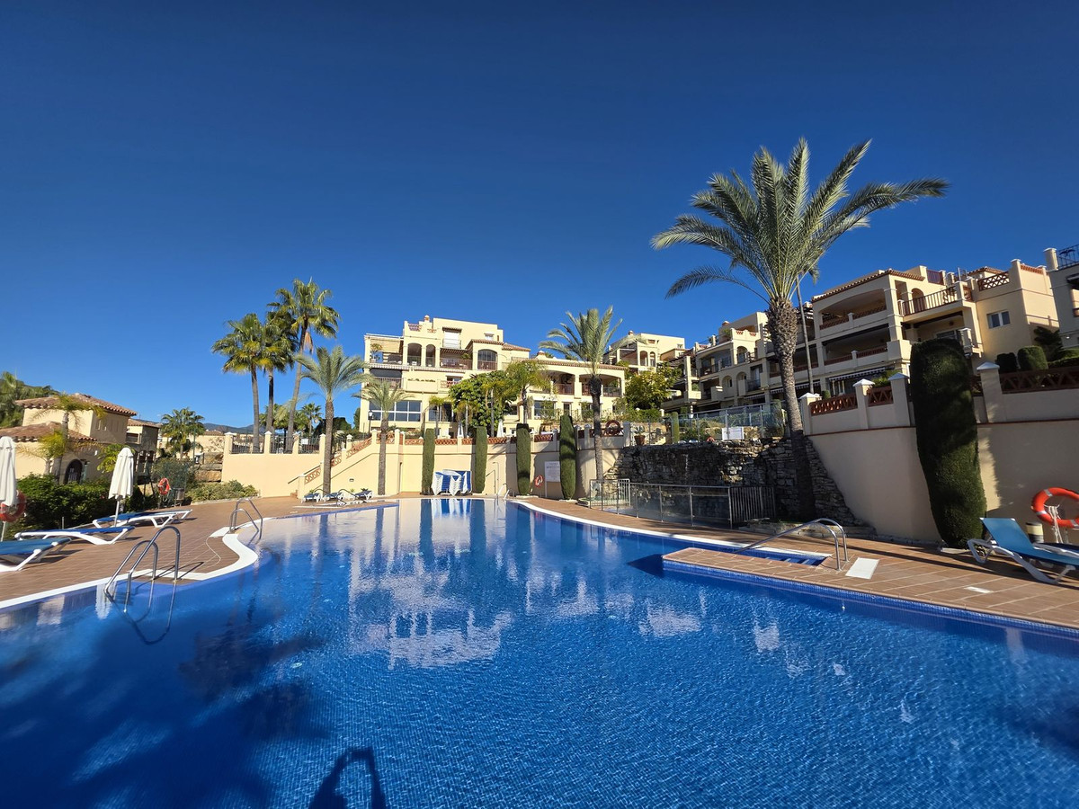 2 Bedroom Apartment in Estepona - Photo 3