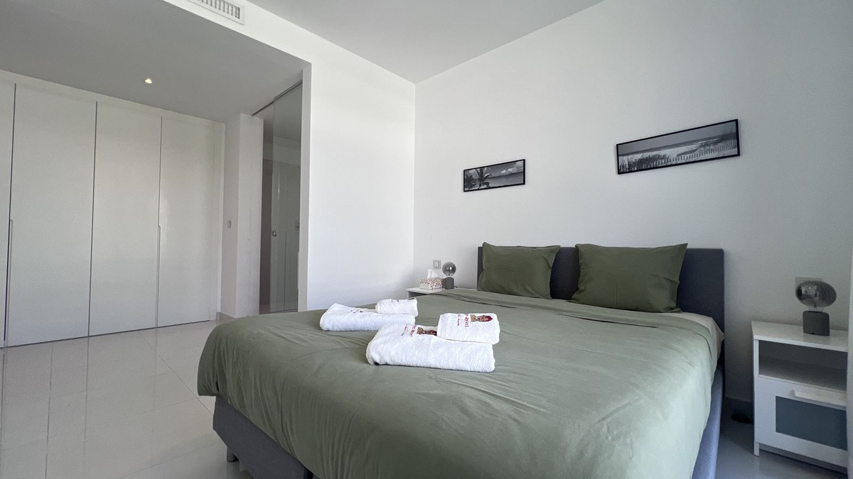 3 Bedroom Penthouse in Estepona - Photo 14
