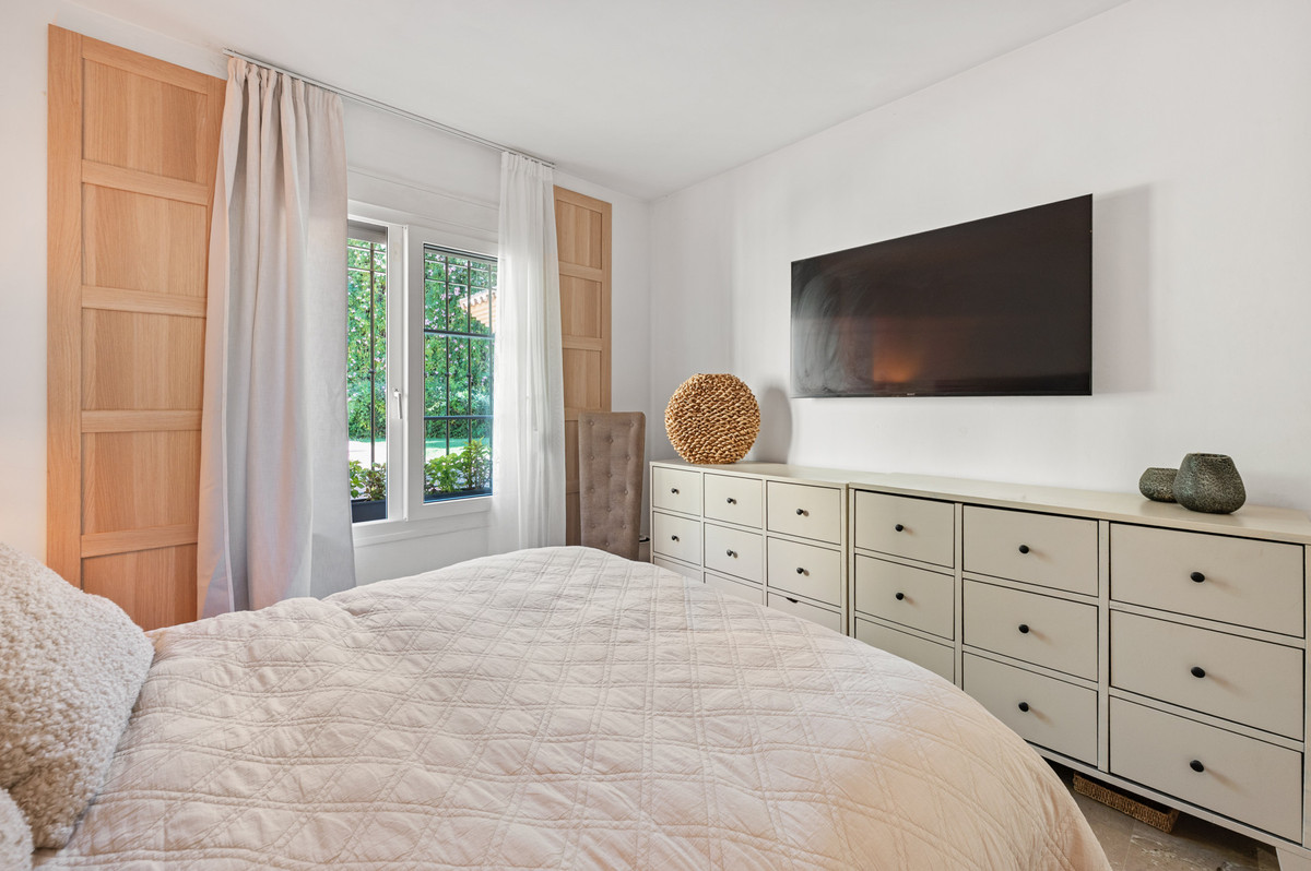 3 Bedroom Apartment in Marbella - Photo 18