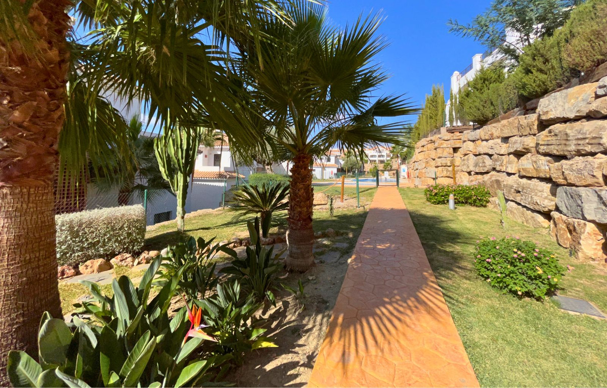 3 Bedroom Penthouse in Casares - Photo 24