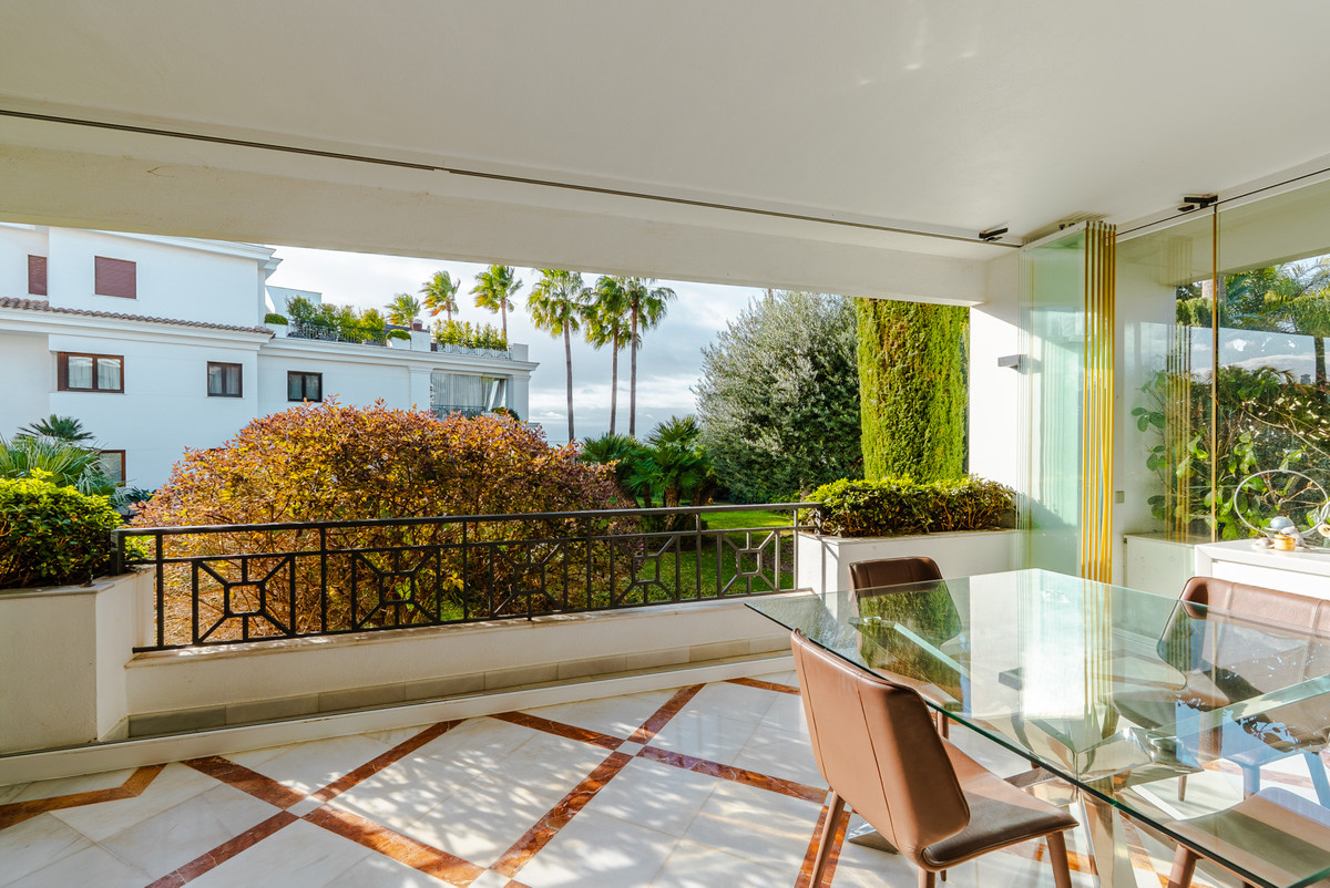 3 Bedroom Apartment in Estepona - Photo 4