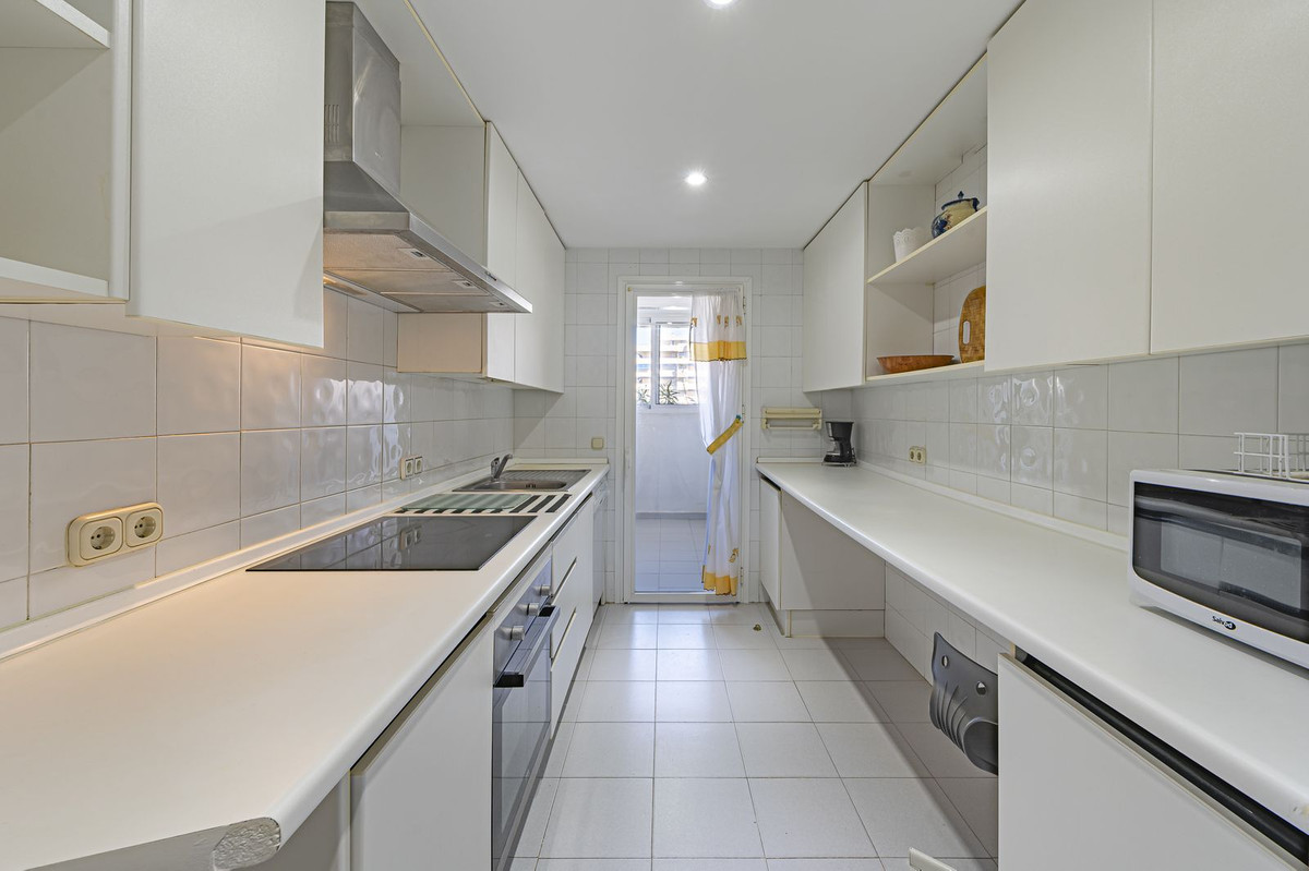 2 Bedroom Apartment in Marbella - Photo 10