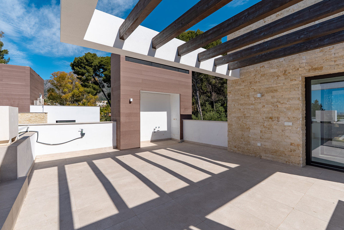 4 Bedroom Villa in Marbella - Photo 37