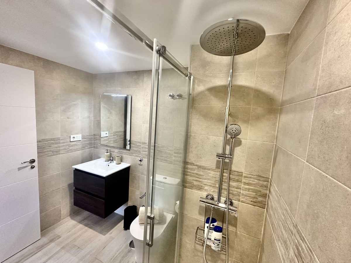 2 Bedroom Apartment in Mijas - Photo 21