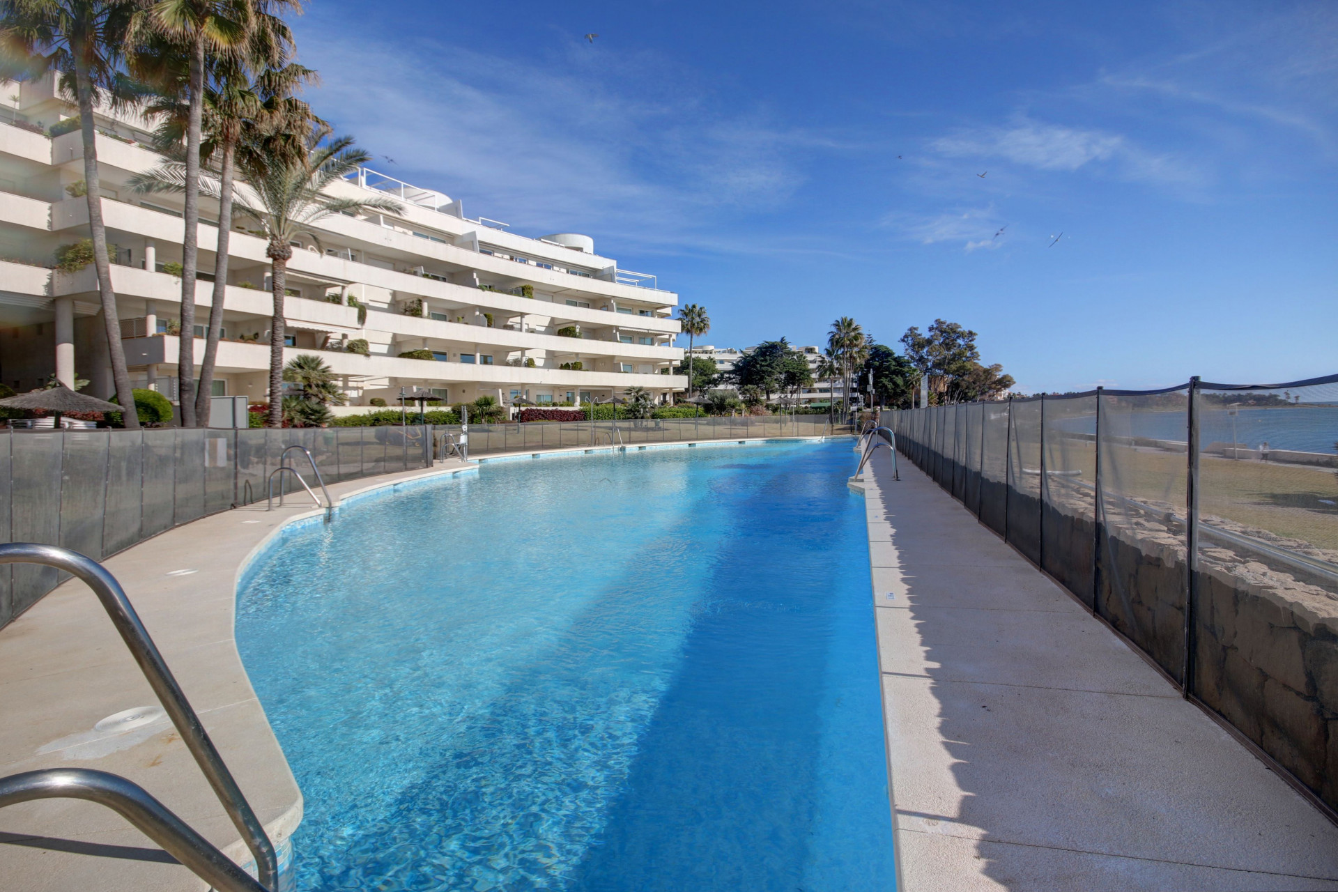3 Bedroom Townhouse in Estepona - Photo 2