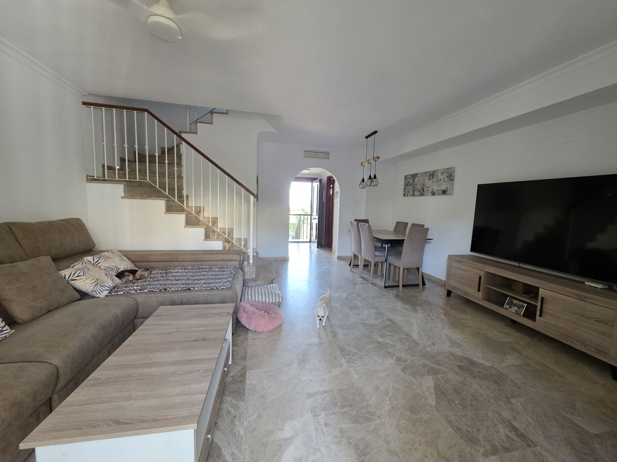 4 Bedroom Townhouse in Marbella - Photo 7